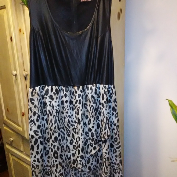 Hot Swag 👗 - Picture 1 of 4